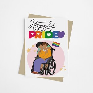 Carte de fierté LGBTQ+ heureuse | Handicap et amour queer intersectionnel | Salutation de la fierté arc-en-ciel incluse