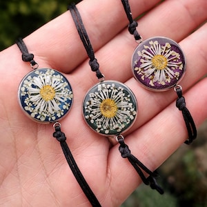 Bracelet Made of UV Resin and Dried Flowers. Handmade Pressed Yellow Botanical Jewellery, Dried Real Flower Pendant Bracelet