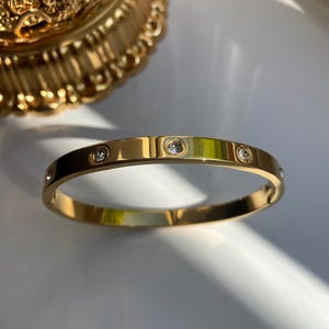 Set of one 18k Gold plated bangles stainless steel Jewellery Diamonds Bracelets Vintage unique style pearl party wear Wedding trendy