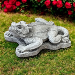Iguana Lizard Garden Figure Painted Reptile Stone Statue Wildlife Reptile Decor Concrete Lizard Sculpture Exotic Yard Animal Figurine 4&quot;H