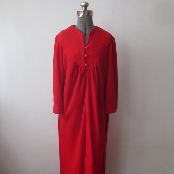 Vintage 1970s Evelyn Pearson Robe Plush Bright Red Acetate Fleece with Quilted Neckline Zip Front & Satin Buttons Medium