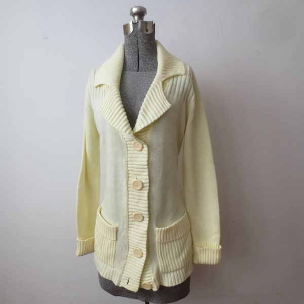 Vintage 1970s Cardigan Creamy Beige Acrylic Knit with Oversized Lapel & Chunky Button Closures Med/Large