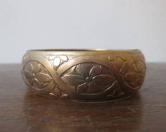 Vintage Brass Bangle 1970s Etched Floral Motif Thin & Lightweight 1 Inch Thick 2.75 Inch Circumference