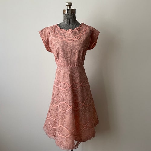 Vintage 1950s shops Dress, Form Fit Dresses NY, Dusty Rose Lace w/ Whimsical Satin Ribbon Detailing, Side & Shoulder Zipper, 38/40 Inch Bust
