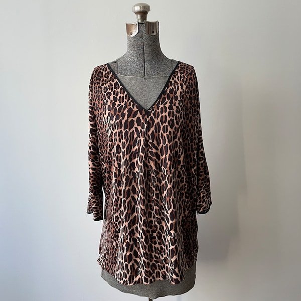 Vintage Leopard Loungewear 1960s Glossy Silky Nylon Pajama Top Distressed/Trashed Large