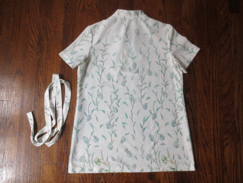 Matching Belt MedLarge All Over Print Floral Poly w Killer V-Neck /& Mandarin Collar Vintage /'70s Blouse