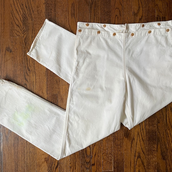 Pantalon marin vintage des années 1940 Pantalon de pont en toile blanche avec boutons en celluloïd Jambe large saccagée et tachée 40 x 34