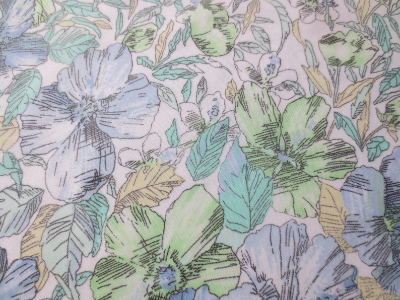 Matching Belt MedLarge All Over Print Floral Poly w Killer V-Neck /& Mandarin Collar Vintage /'70s Blouse