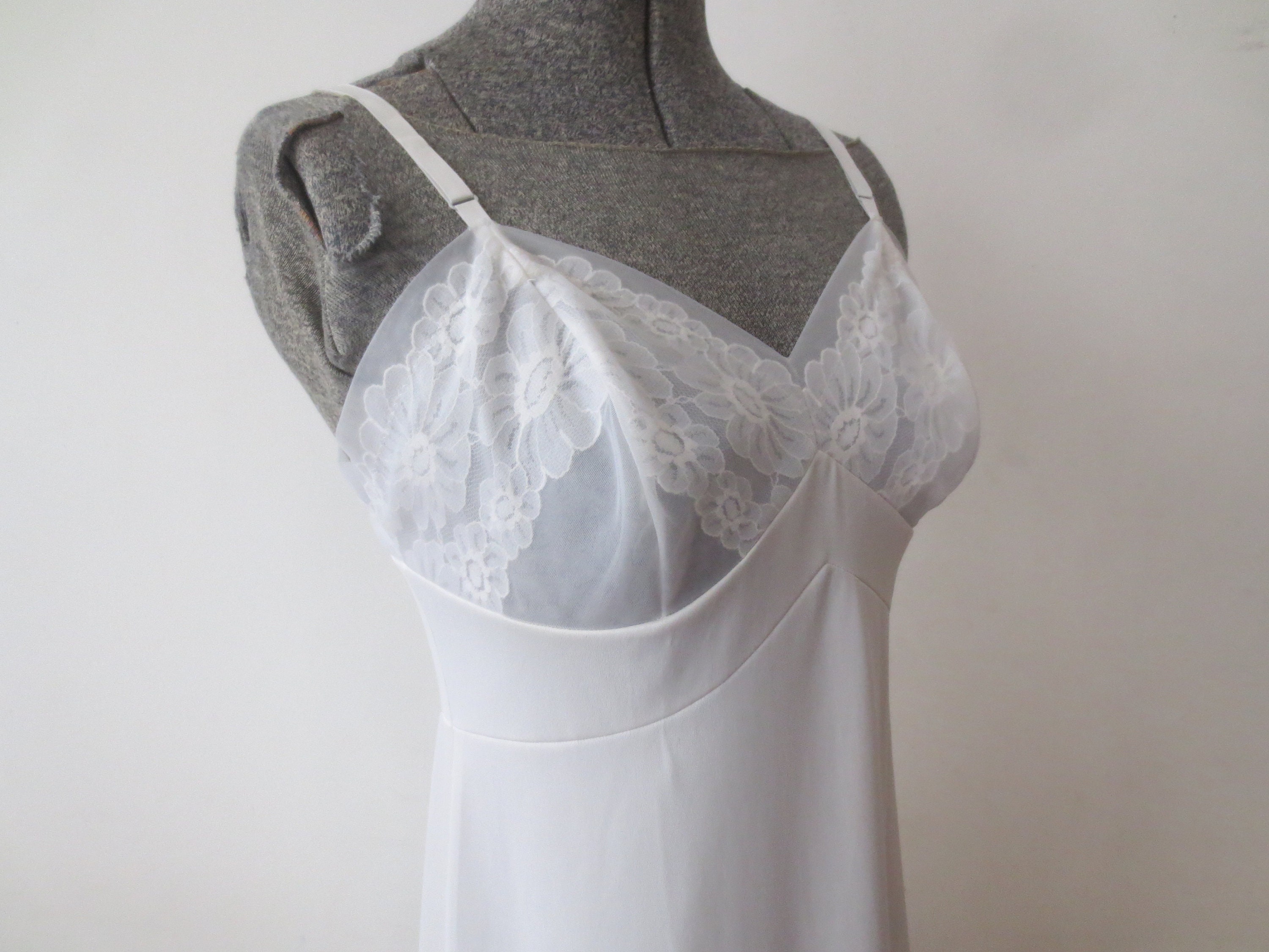Buy Vintage Vanity Fair Full Slip 1960s Gorgeous Lace & Mesh Bodice and Hem  XS/ Small 32 Online in India 