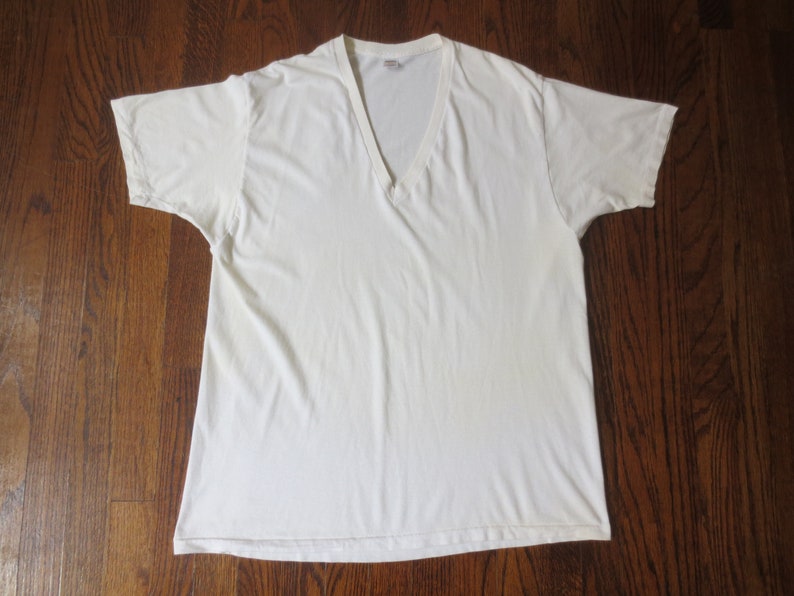 Vintage Jockey T-Shirt Classic White V-Neck Trashed/Distressed Single Stitch XL 21.5 Inches Pit to Pit image 4