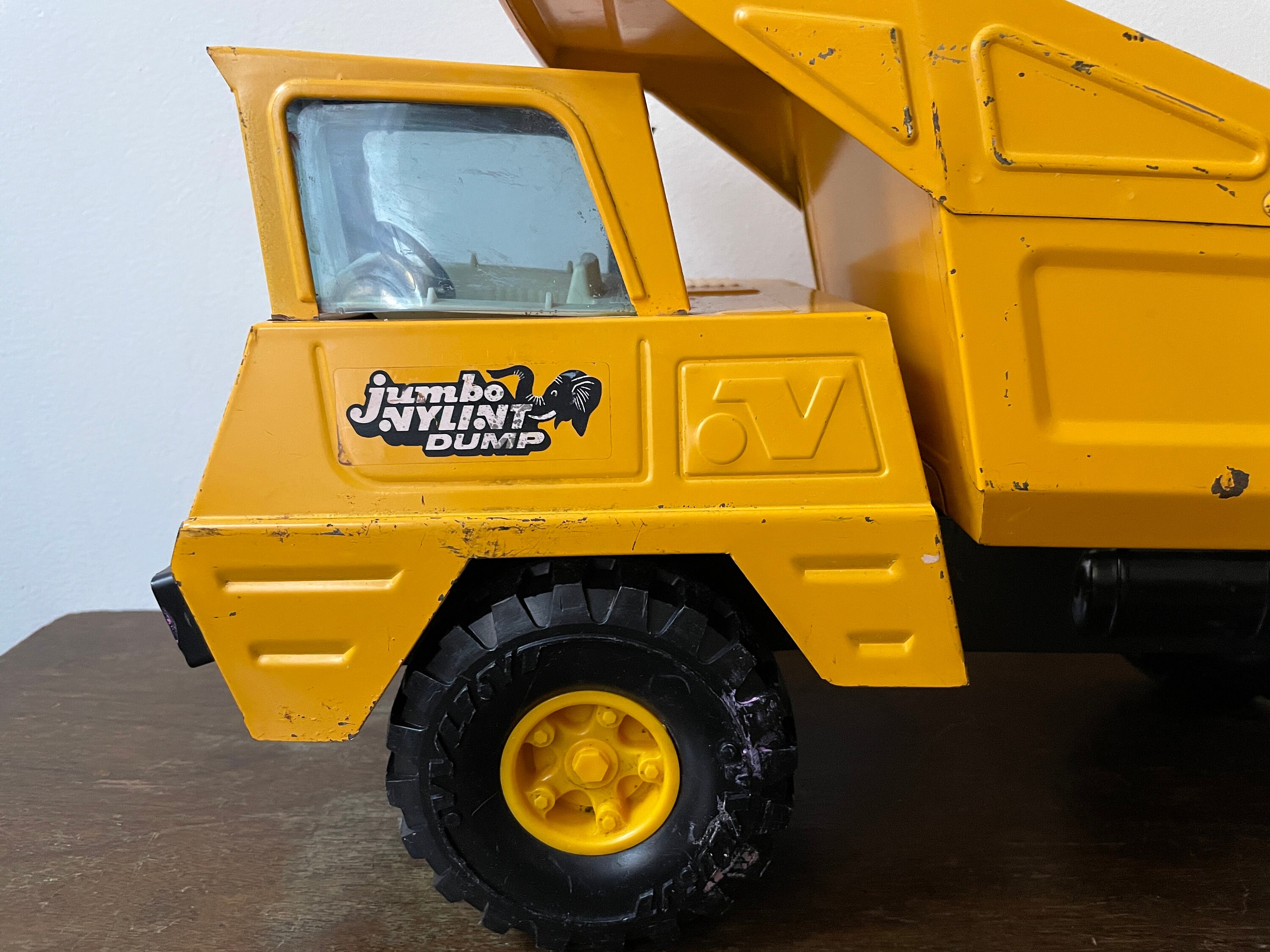 Nylint jumbo dump truck hotsell