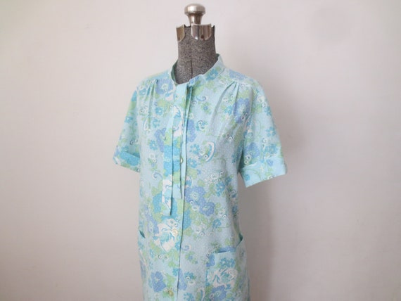 Vintage Housecoat 1960s Floral Swiss Dot, Paper T… - image 2