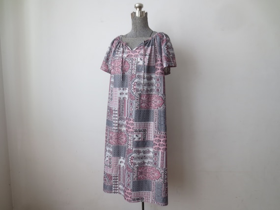 Groovy 70/'s Summer Retro 1970/'s Nightie Pajamas Comfortable Clothing - - Vintage Roaman/'s Floral /& Leopard Print Muumuu Cover Up Dress