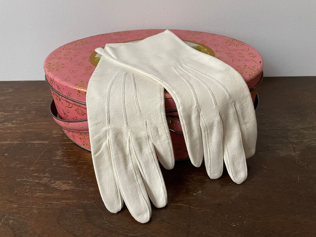 Vintage 1950s Gloves English Doeskin Buttery Soft Bone White Table Cut