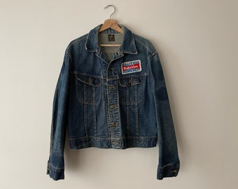 Vintage LEE Riders Jean Jacket 1960s Sanforized 101-J 44 Regular Perfectly Distressed w/ Vintage Budweiser Patches 23 Inches Pit-to-Pit