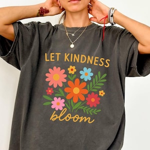 Comfort Colors® Let Kindness Bloom T-Shirt, Mental Health Shirt, Be Kind Retro Flower Shirt, Aesthetic Women&#39;s Tee, Floral Kindness Tee