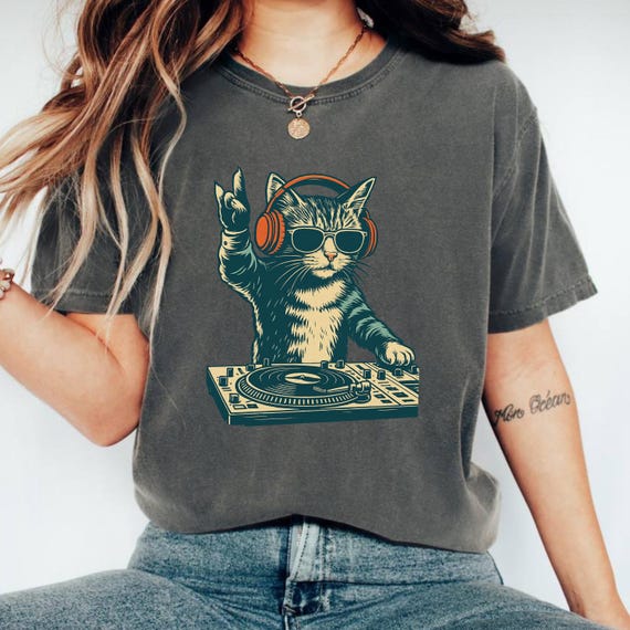 Comfort Colors® Cool DJ Cat Shirt, Funny Cat with Headphones, Unique DJ Cat Kitty T-shirt, Trendy Graphic T-shirts, Stylish Cat Lovers Gift