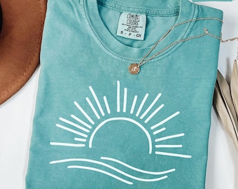 Camiseta Comfort Colors Sun: Camiseta gráfica con aires bohemios de verano