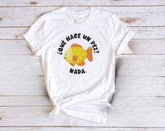 Spanish Shirt, Qué hace un pez Nada Shirt, Spanish Teacher Tee, Bilingual Teacher Tee, Dual Language Shirt, Gift for Teacher