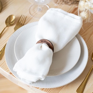 Anéis de guardanapo personalizados para casamento, Conjunto de anéis de guardanapo de madeira, Porta-guardanapos com nome personalizado, Anéis de guardanapo gravados, Pingentes de guardanapo redondos de madeira