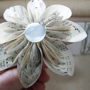 2 partitions vintage, page de livre ou carte Origami Flowers