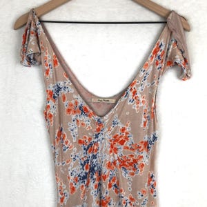 FREE PEOPLE V-Neck Ruffle Sleeve Knit Midi Dress Sz M Tan Abstract Floral Lined image 4
