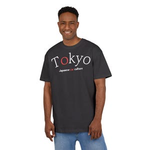 Tokyo Car Kultur Übergroßes T-Shirt | Unisex T-Shirt für Street Style-Liebhaber, Geschenk für Fans der japanischen Kultur, Freizeitkleidung, Reisebekleidung,