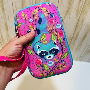 Estuche tipo billetera para teléfono celular, bolso de mano para mujer, bolso cruzado para iPhone, regalos para ella, Tula rosa, soporte para teléfono celular, billetera para viajes de un día, mapache