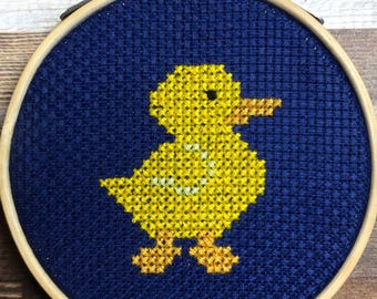 Plumas y Fabuloso ~ Pato ~ ¡¿Qué demonios?! ~ Patrón de punto de cruz (Descarga PDF)