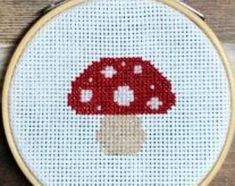 Diversión con hongos ~ Seta ~ Bosque mágico ~ Aprobado por gnomos ~ Mini patrón de punto de cruz (Descarga en PDF)