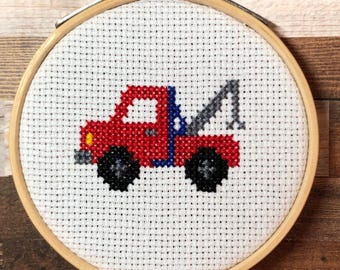 Geweldige sleepwagen ~ Wij slepen uw problemen weg ~ Vervoeren meer dan alleen auto's ~ Pechgevallen gebeuren ~ Mini kruissteekpatroon (PDF-download)