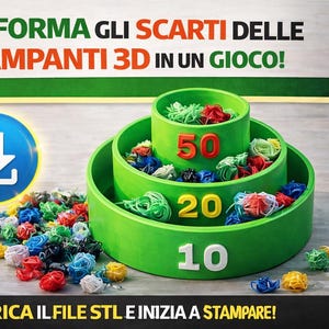 Può includere: Una struttura di gioco verde a più livelli con i numeri 10, 20 e 50. La struttura è riempita con resti di filamenti colorati e aggrovigliati. L'immagine include il testo "TRASFORMA GLI SCARTI DELLE STAMPANTI 3D IN UN GIOCO!" e "SCARICA IL FILE STL E INIZIA A STAMPARE!"