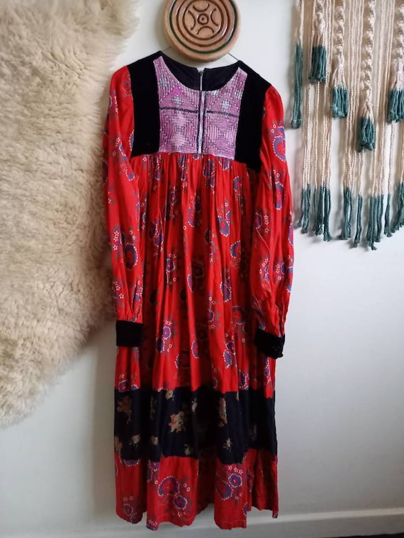 Vintage Boho dress 90s does 70s Denim Embroidery short sleeve Caftan Afghan Kuchi style dress Tribal Small Medium Size S M Bust 34