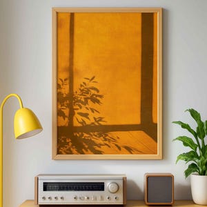 Puede incluir: Un juego de tres tazas de cerámica con acabado mate moteado. Las tazas son de color crema, gris claro y gris oscuro. Cada taza tiene un diseño simple y minimalista.