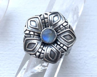 Size 7 - Moon Flower ring with Rainbow Moonstone cabochon in Sterling Silver - tropical petal exotic jungle flower geometric stamp quirky 3D