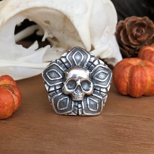 Size 7 - Skull Flower ring in Sterling Silver - tropical exotic flower jungle quirky 3D skullflower dark flower Halloween Day of the Dead