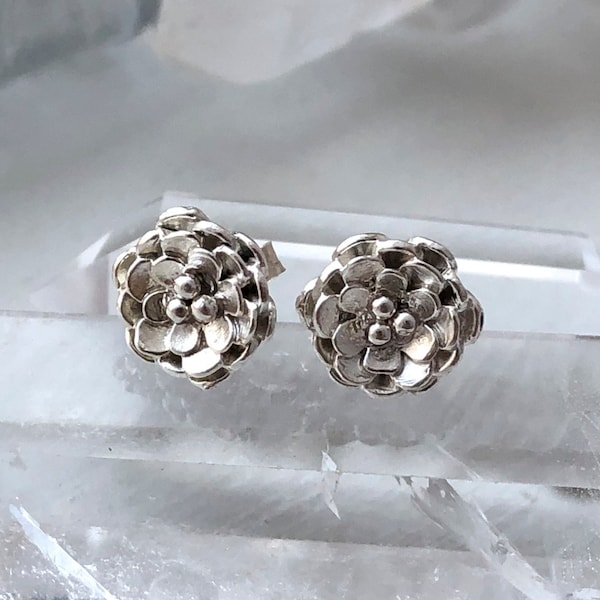 Boucles d'oreilles à tige en forme de fleur délicate en argent sterling avec couches métalliques et boules de granulation élégantes en forme de rose hexagonale florale sans pierre