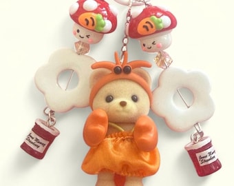 Llavero de oso Sylvanian hecho a mano con dijes de setas – Accesorio kawaii para bolso