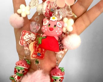 Llavero artesanal con dije de Strawberry Shortcake y su amiga Buttercup – Accesorio nostálgico de los años 2000