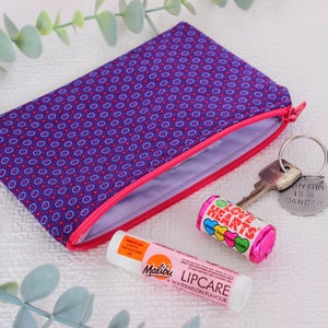Monedero morado, monedero de lunares de colores, monedero pequeño, regalo para profesor, bolsa con cremallera, regalos hechos a mano por Coralie Green Studio UK