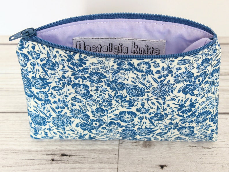 blue vintage style coin purse, Nostalgia Knits, floral zipped purse, UK handmade gifts