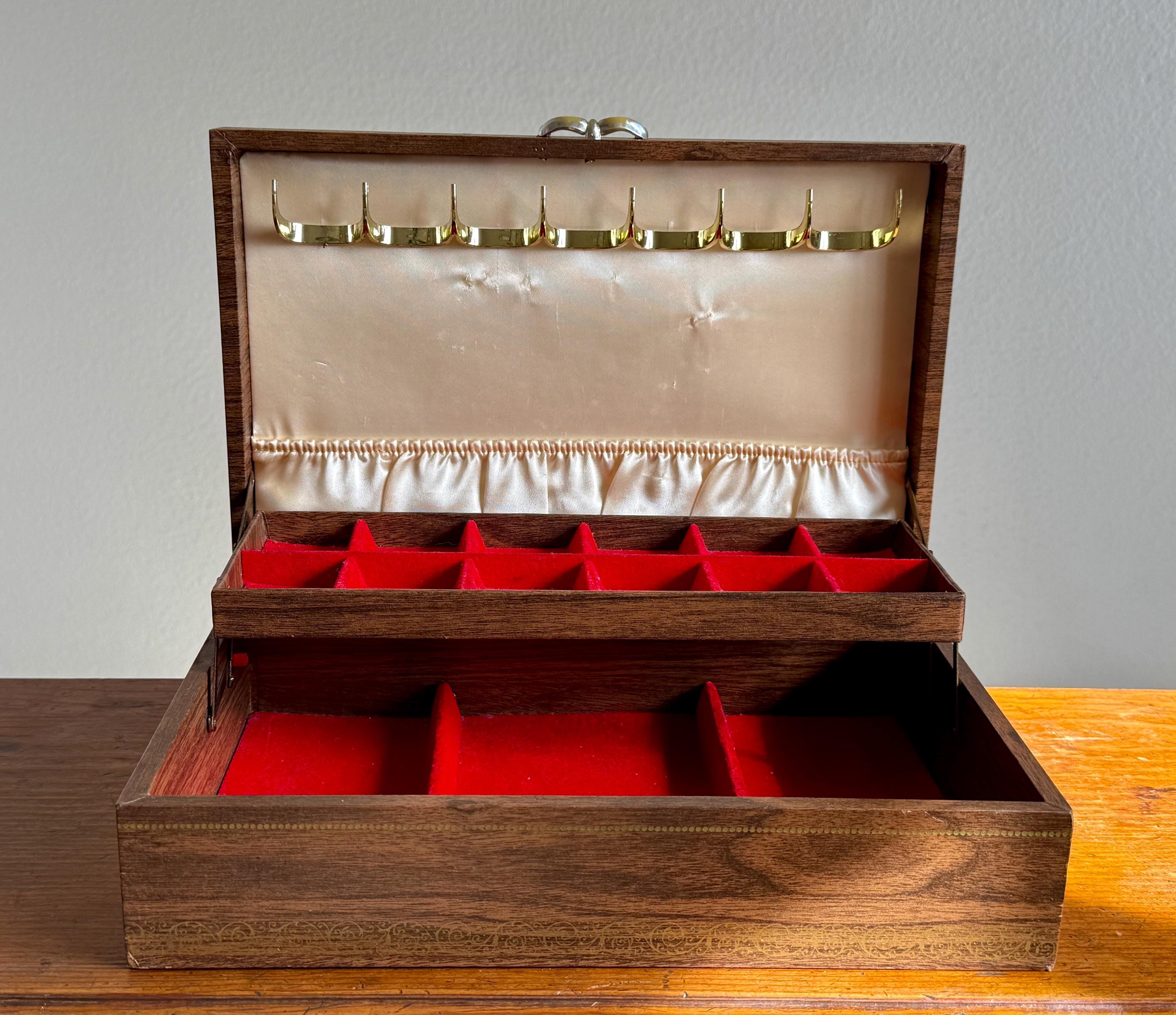 Red  Velvet  Box with Gold Rope Accent 4 main image 3