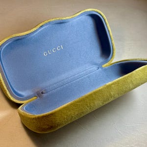 Gucci Green Velvet Eyeglasses Case | Chartreuse Sunglasses  display picture 1