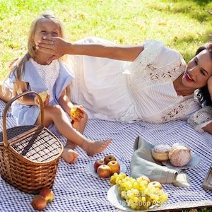 Foldable Moisture-resistant Picnic Blanket – Red Gingham Beach Mat with Strap (150x200cm) image 3