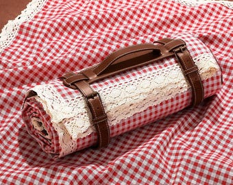 Opvouwbare waterdichte picknickdeken – rode gingham-strandmat met riem (150 x 200 cm)