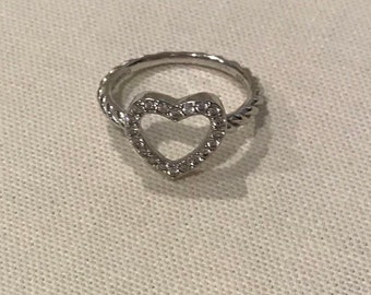 Pretty 925 Sterling Silver Ring Heart Shaped Size 8 Jewelry