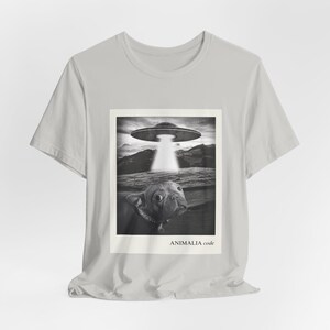 Camiseta de bulldog francés con nave extraterrestre, para amantes de los perros, divertida camiseta con gráfico de ovnis, camiseta de ciencia ficción para mascotas, camiseta con animales extraterrestres