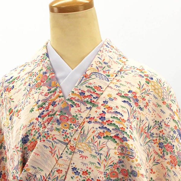 Vintage japansk sidenkimono rosa med kamelia-tsubakimönster – Traditionell elegant kimono