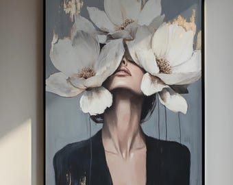 Moody bloemenvrouw kunstafdruk: surrealistisch gouden accentportret