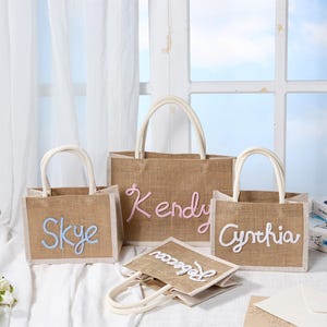 Personalized Bridesmaid Burlap Bag,Custom Bridesmaid Gift Bag,Monogram Tote Bag,Beach Bag,Wedding Gift,Bachelorette Party Favor,Jute Bag